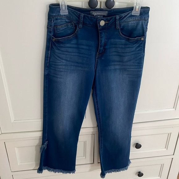 Democracy High Rise Cropped Frayed Hem Tassel Fringe Jeans Size 4 - Picture 1 of 7